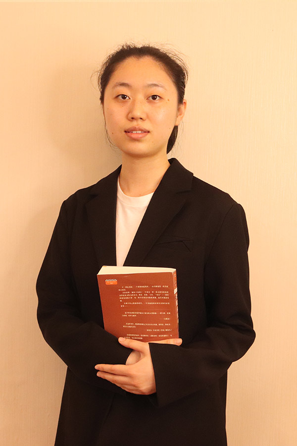 神木梁艺 本科学历，优秀班主任
