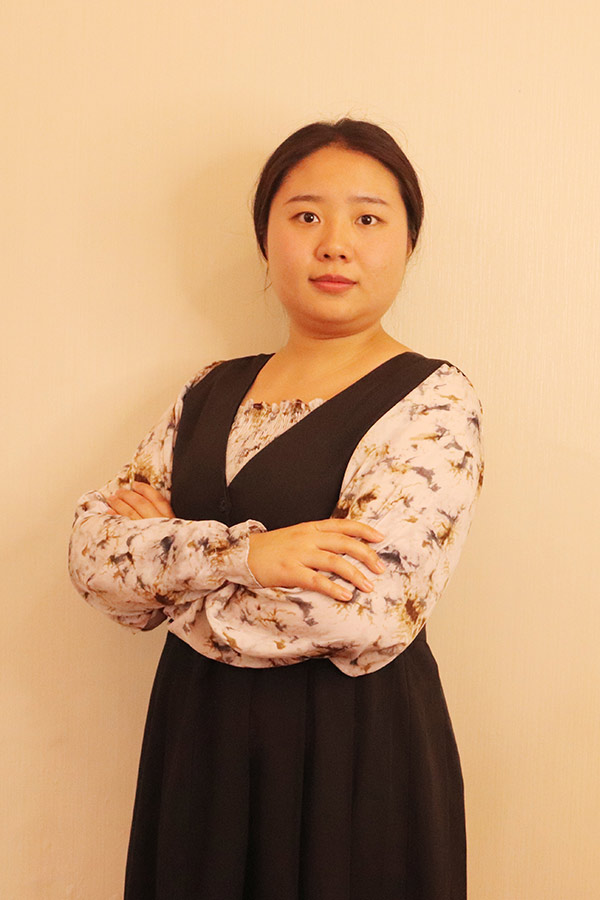神木何爱玲 本科学历，优秀班主任